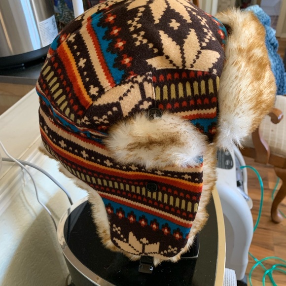 Gours women’s soft faux fur hat.  Very warm. New and has never been worn. - Picture 2 of 3
